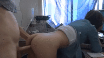 [后入直击] 电脑桌前男友狂抽蜜桃臀 美乳乱颤浪叫不止！